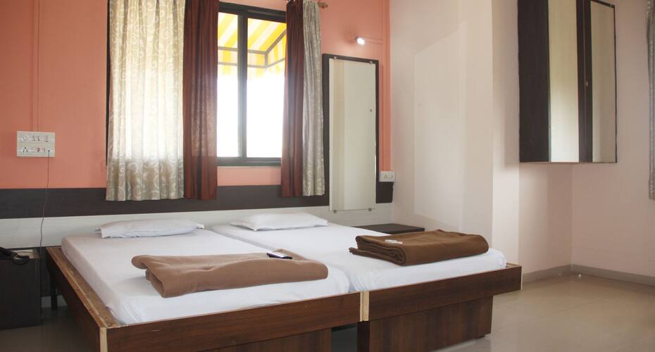 Lodge Kamal Gheware Embassy, Sangli 5